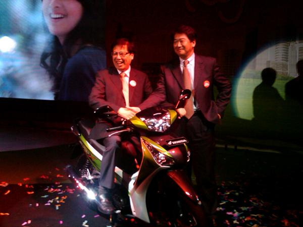 MotoMalaya  2012 Honda Supra 125X Helm In Launched in Indonesia