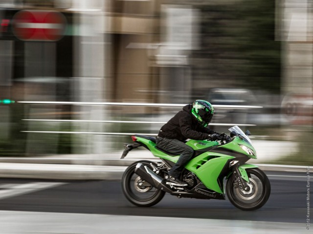 ... Pictures of Kawasaki Ninja 300 » 090412-2013-kawasaki-ninja-300-07