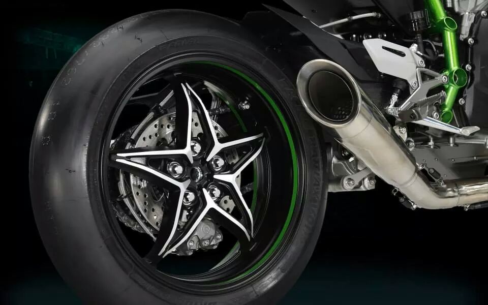 the official pictures of 2015 Kawasaki Ninja H2? UPDATE: Yes, it is