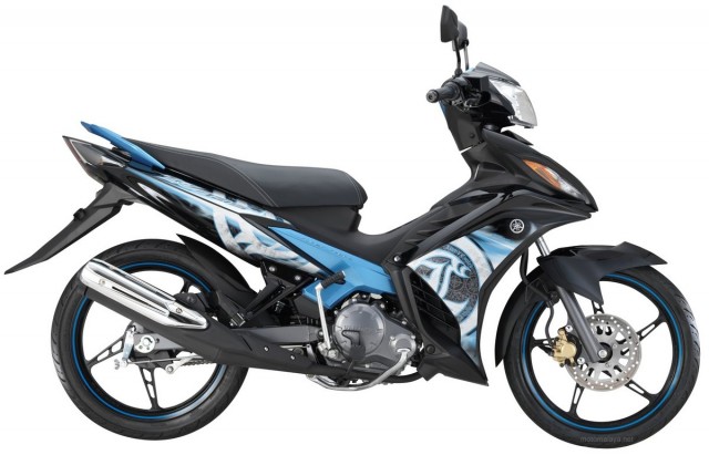 6-2014-Yamaha135LC-4S-black-blue