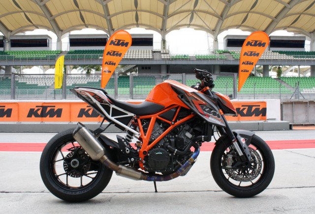 08-2014-KTM-1290-SuperDukeRMalaysia-007