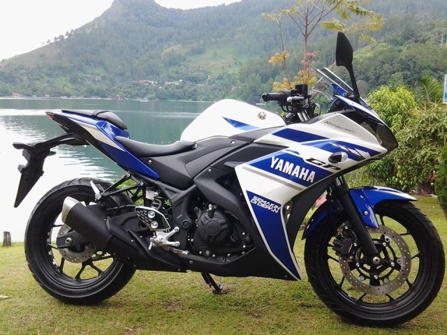 2014-Yamaha-YZF-R25-002
