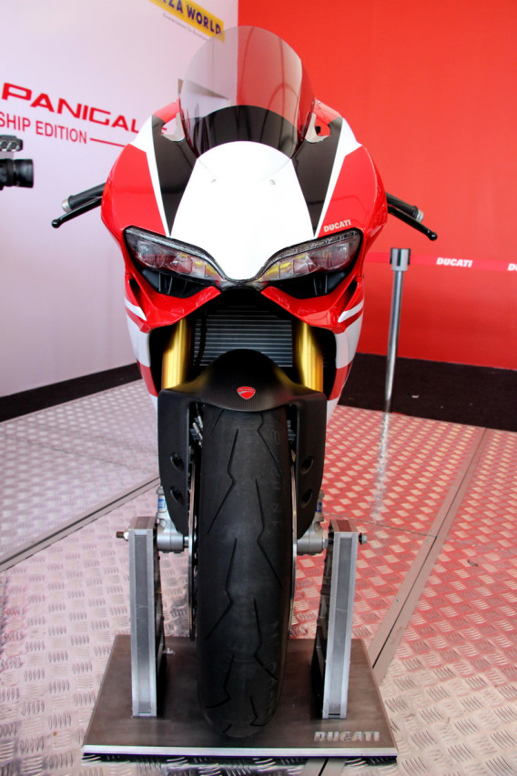 04-2014-Ducati-1199-Championship-Edition-004