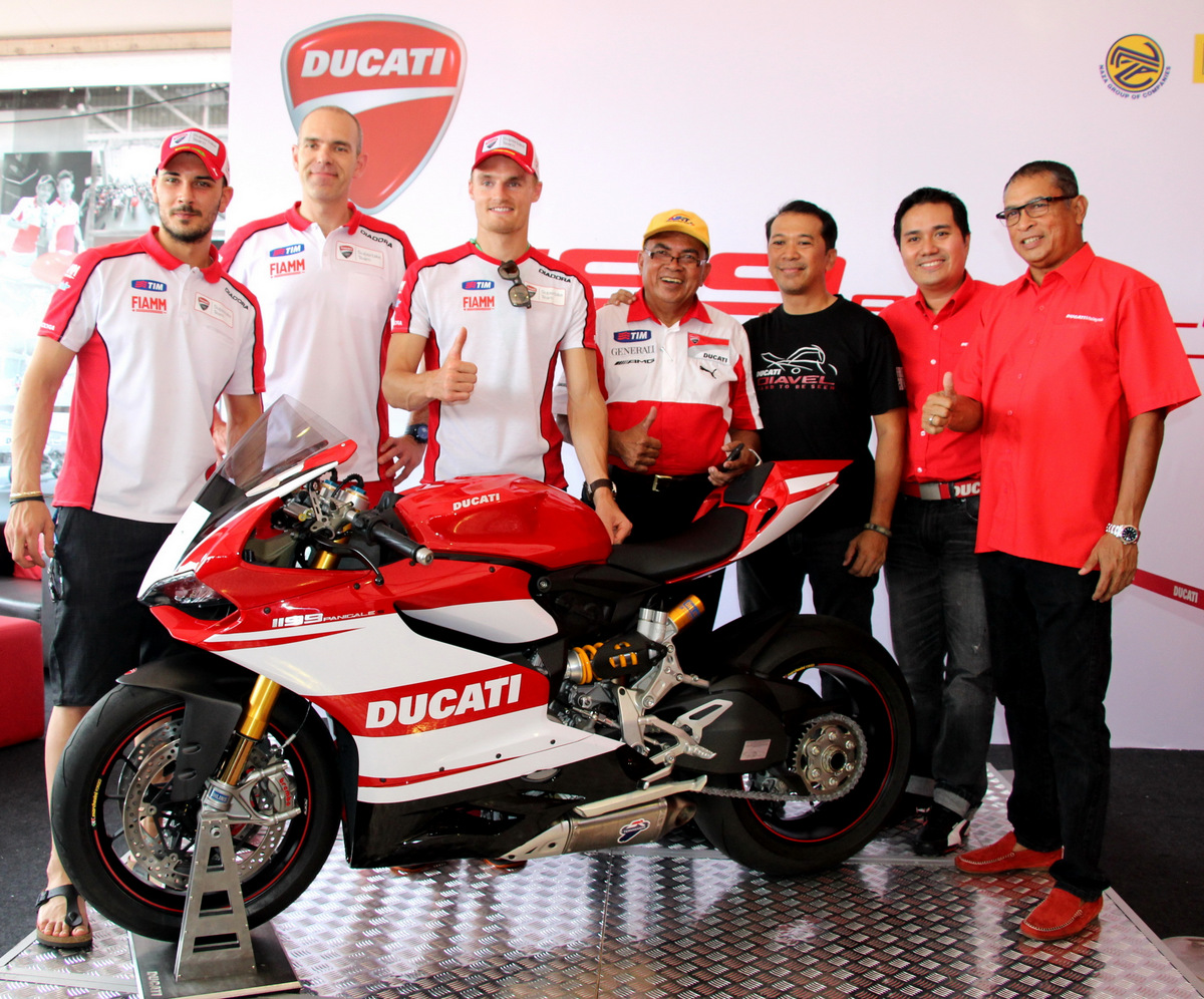 13 2014 Ducati 1199 Championship Edition 013