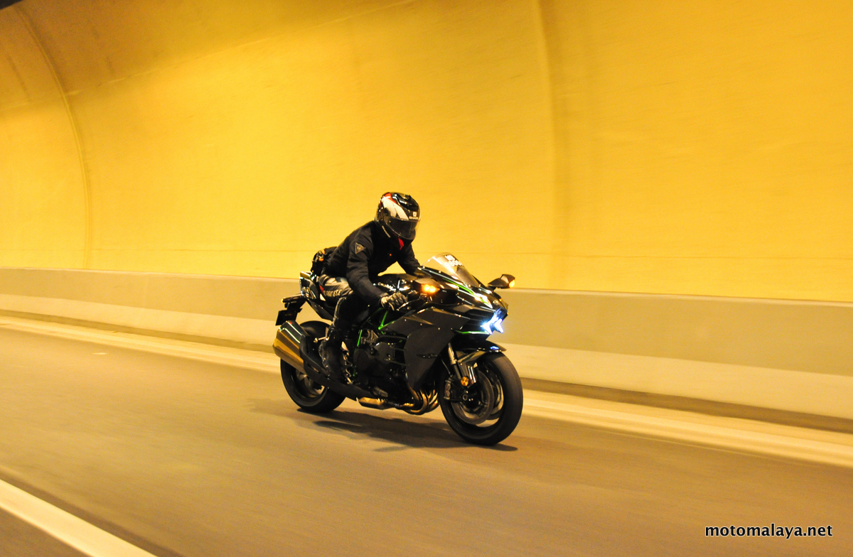 2015-Kawasaki-H2-road-test-014 - MotoMalaya.net - Berita 