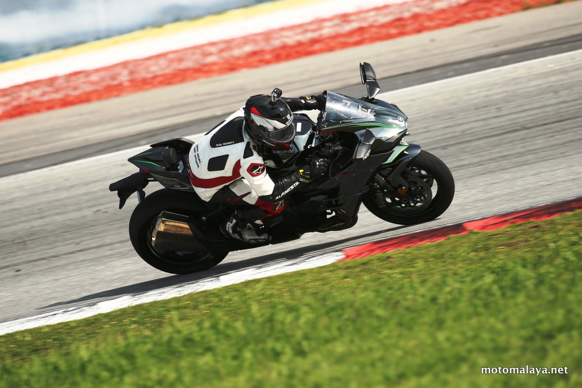 Kawasaki H2 Test Ride 004