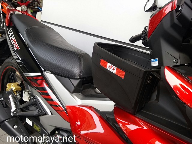 2015 Yamaha Y15ZR with center box