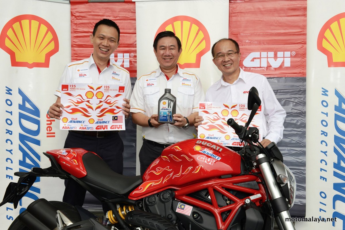 (l R) Shell Lubricants Mktg Mgr Alex Lim, Gm Leslie Ng And Givi Asia Md On Hai Swee With A Decaled Ducati Multistrada 1200s