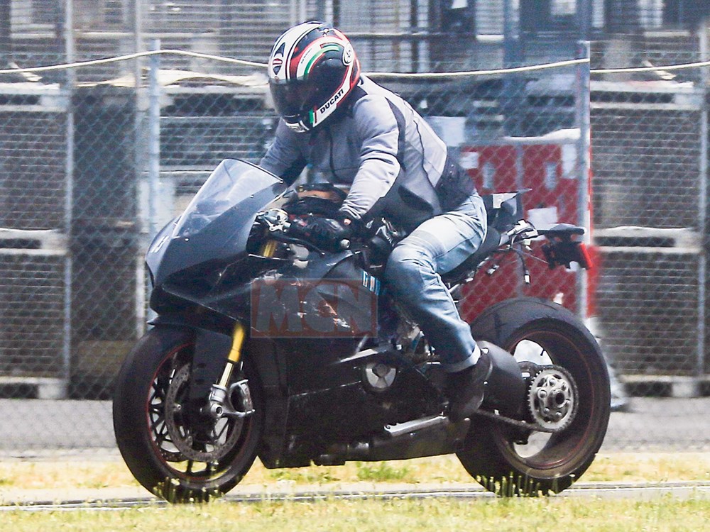 Ducati V4 Superbike 006