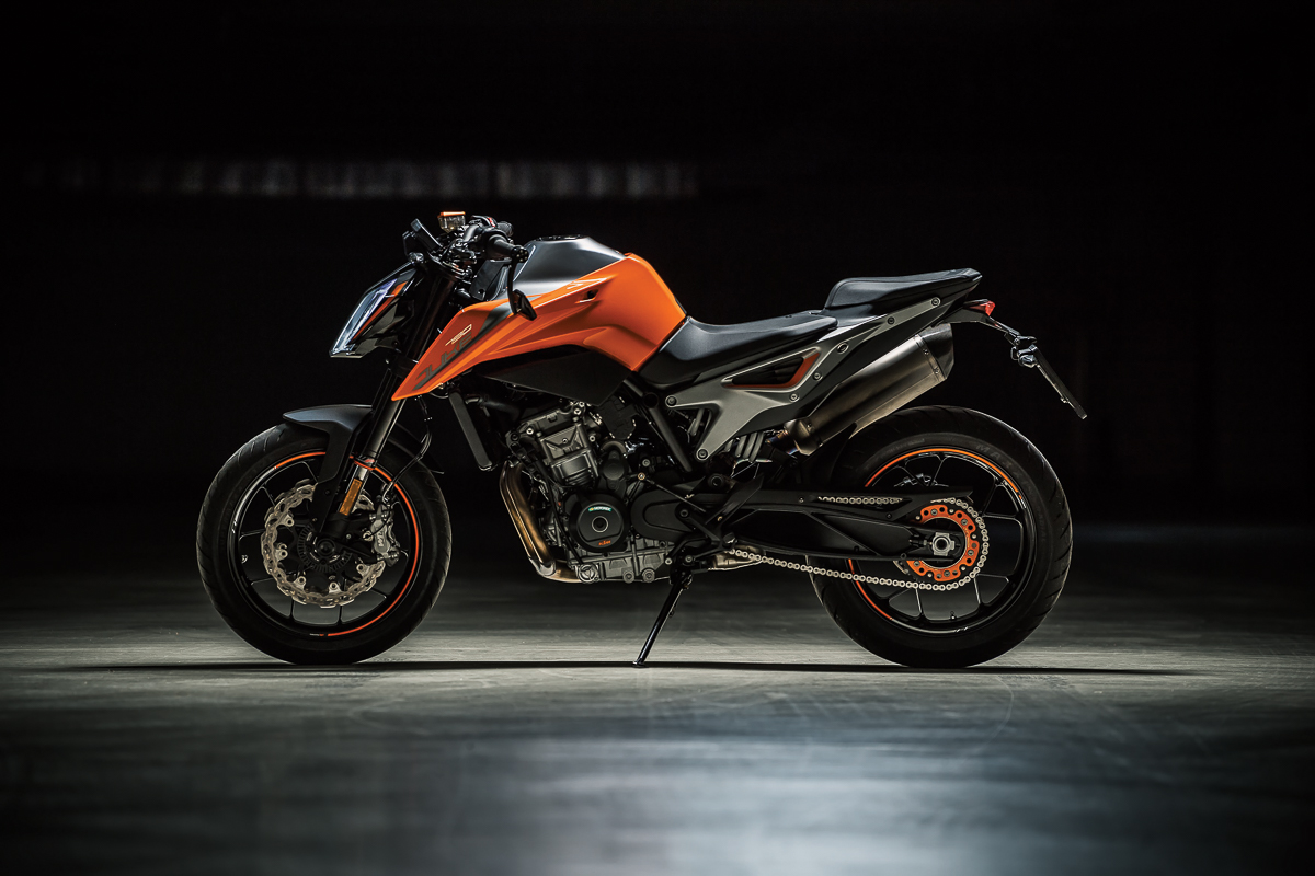 2018 KTM 790 Duke action shots_1 - MotoMalaya.net - Berita 