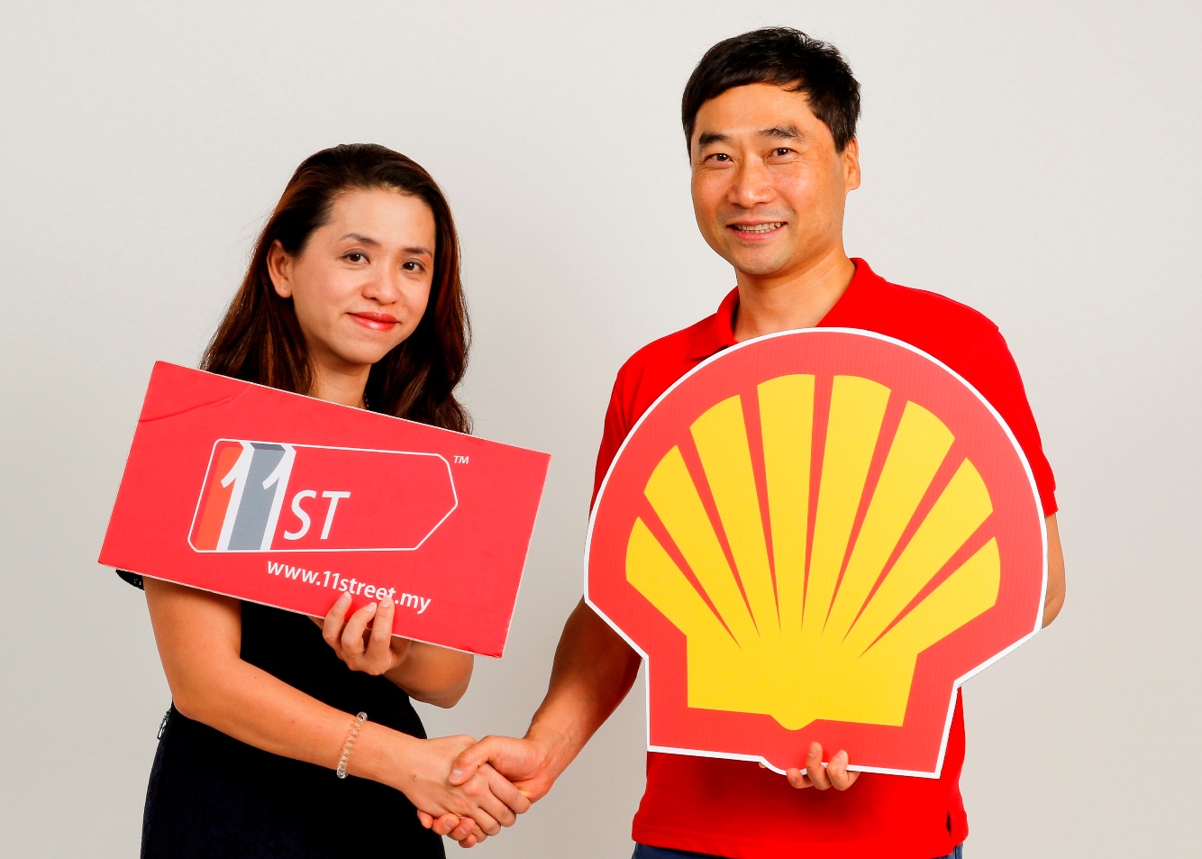 Shell Lubricants Mktg Gm May Tan And 11street Merchandising Vp Bruce Lim...