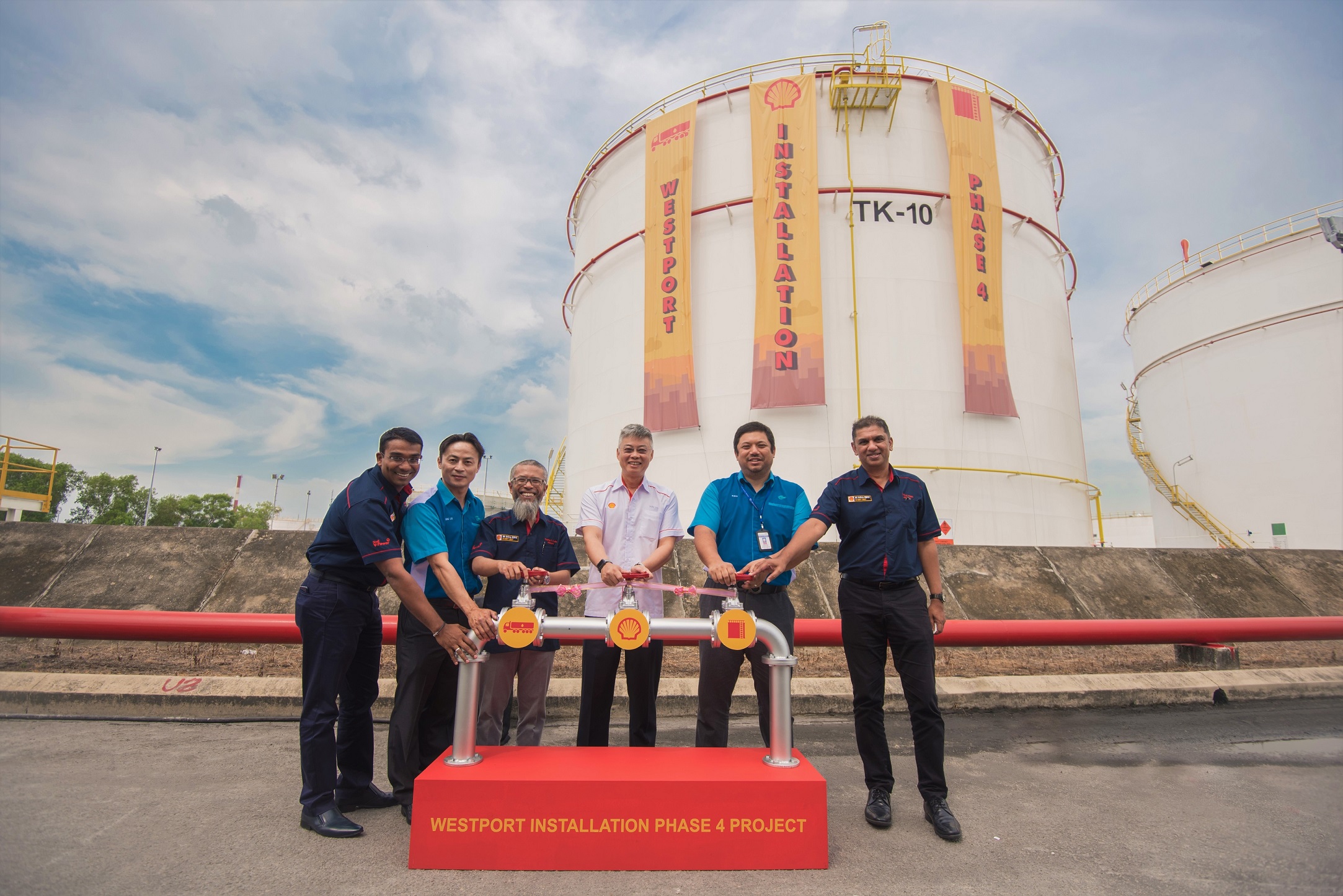 L R Suresh Nair Eddie Lee Shairan Huzaini Husain Datuk Iain Lo Datuk Ruben Gnanalingam Kevin Ranatunga Launch Shell Storage Tank 1