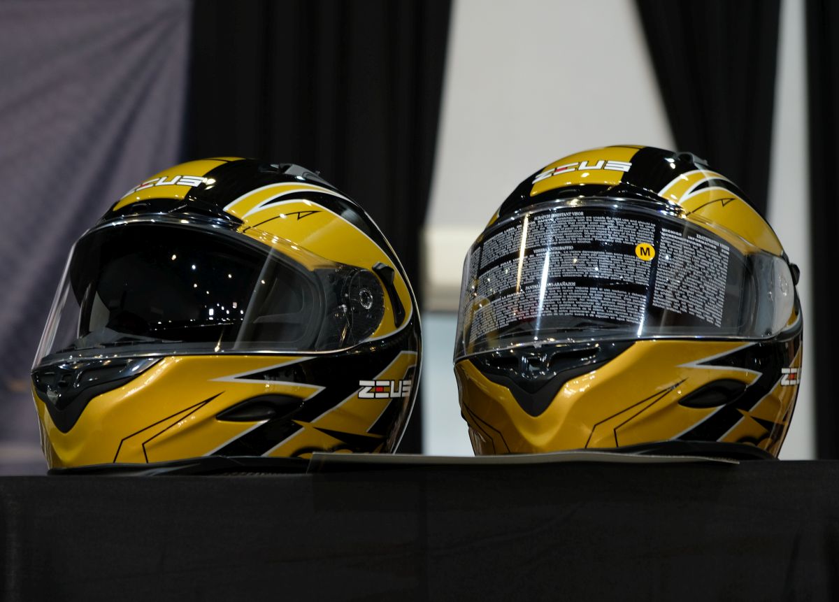 Zeus Helmet-1 - MotoMalaya.net - Berita dan Ulasan Dunia Kereta dan